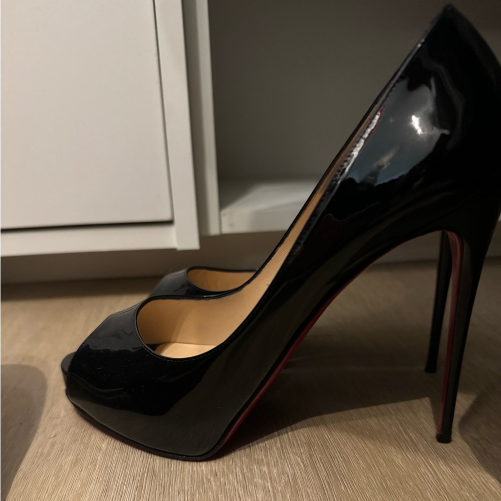 Christian Louboutin Privé Open Toe Pump - Picture 2 of 5